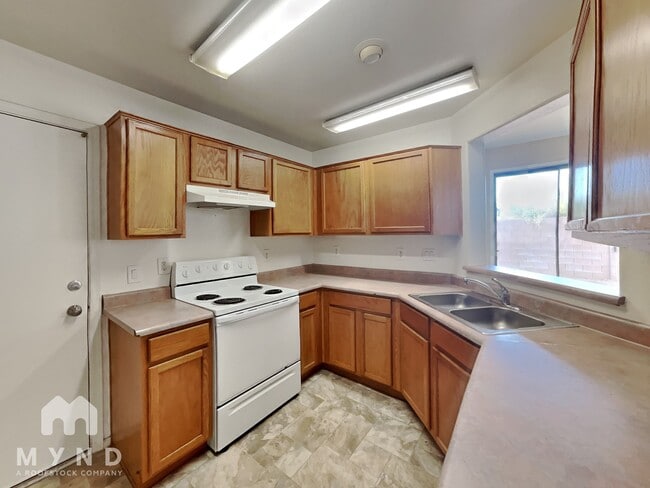 8921 E Crescent Ave in Mesa, AZ - Building Photo - Building Photo