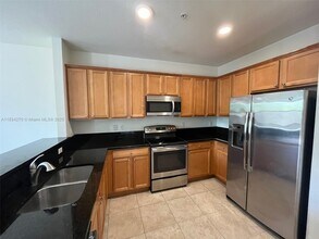 10630 NW 88th St in Doral, FL - Building Photo - Building Photo