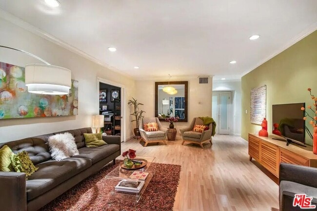 property at 8550 Holloway Dr