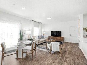 Wilshire Place in West Jordan, UT - Foto de edificio - Building Photo