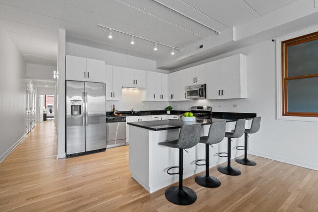 1332 W Madison St in Chicago, IL - Building Photo - Building Photo