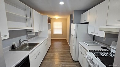 806 Lenox Rd in Monroe, NY - Building Photo - Building Photo