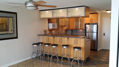 1255 Nuuanu Ave, Unit E-1209 in Honolulu, HI - Foto de edificio - Building Photo