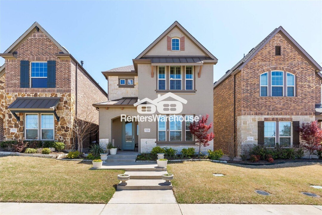7225 Collin McKinney Pkwy in McKinney, TX - Building Photo