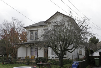 320 4th St in Petaluma, CA - Building Photo - Building Photo