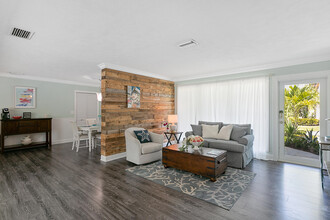 908 SE 10th St in Deerfield Beach, FL - Building Photo - Building Photo