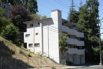 655 MacArthur Blvd in Oakland, CA - Building Photo - Building Photo