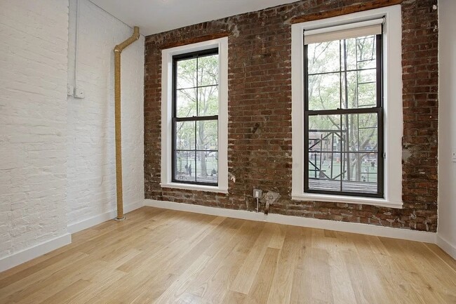 100 Forsyth St