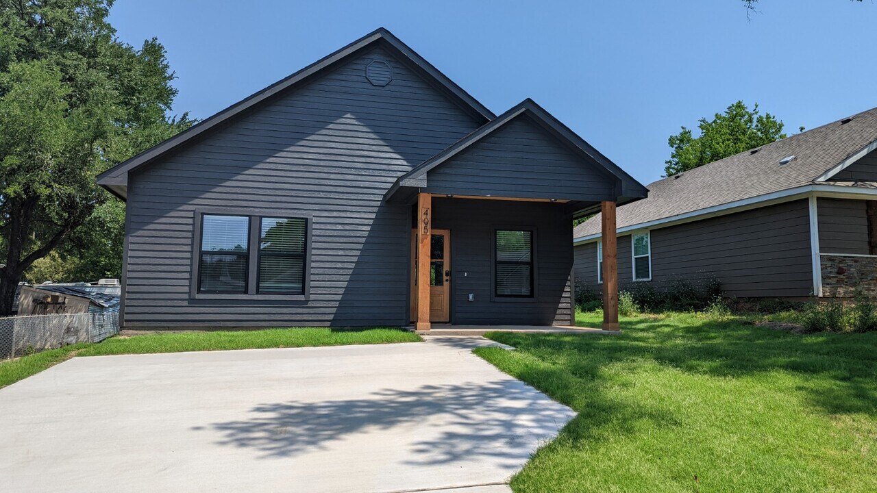 405 E Shepherd St in Denison, TX - Building Photo
