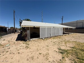 5643 S Pecos Rd in Las Vegas, NV - Building Photo - Building Photo