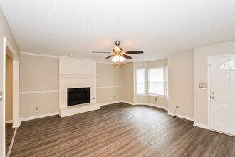 109 Lone Oak Dr in White House, TN - Foto de edificio - Building Photo