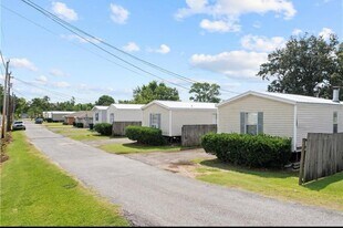 113-145 Danos Ln in Belle Chasse, LA - Building Photo