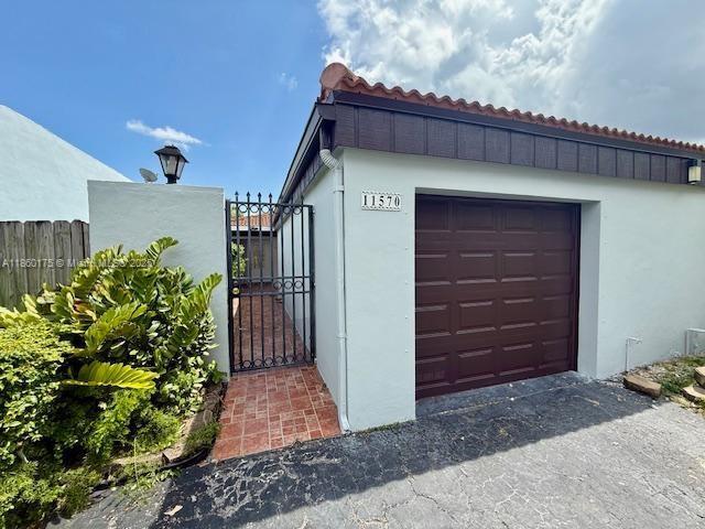 11570 SW 83rd Terrace in Miami, FL - Building Photo - Building Photo
