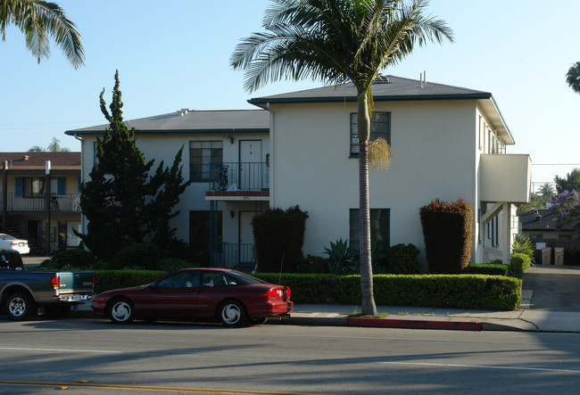 2901 State St in Santa Barbara, CA - Building Photo - Building Photo