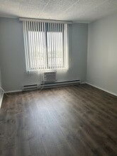 9074 W Terrace Dr in Niles, IL - Building Photo - Building Photo