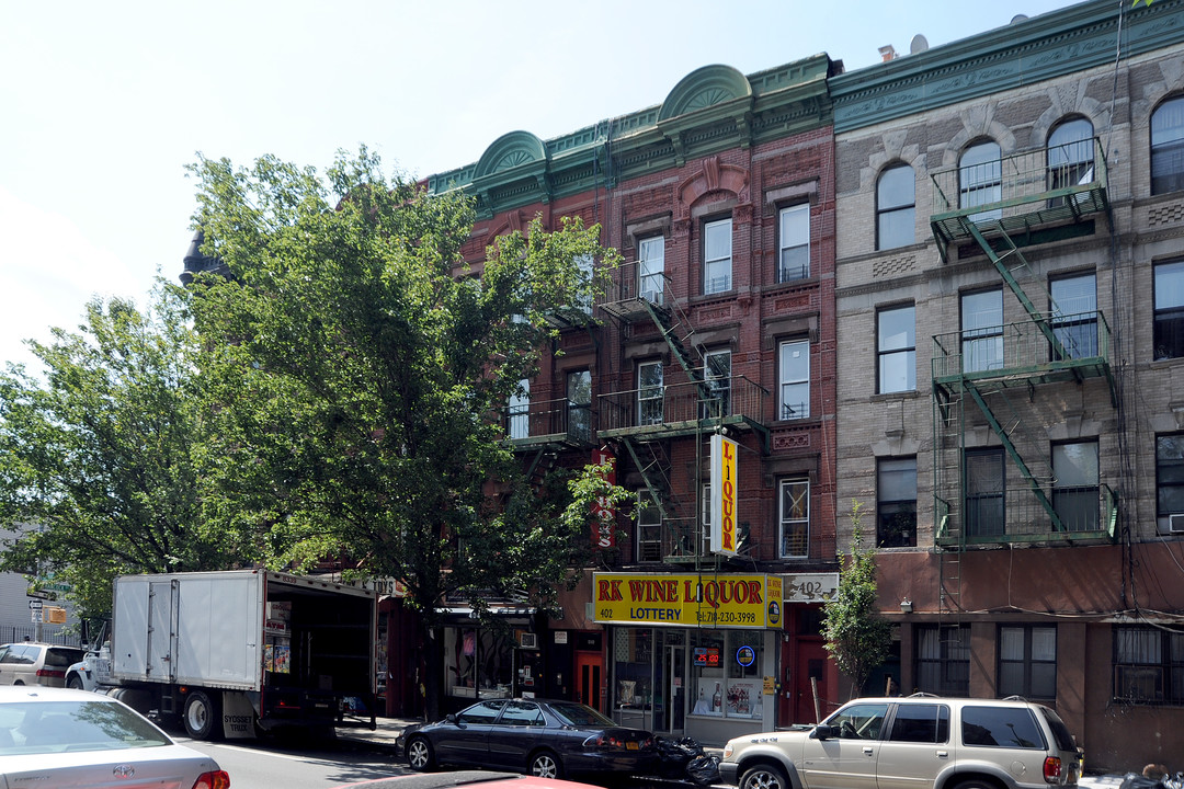 406 Tompkins Ave in Brooklyn, NY - Foto de edificio