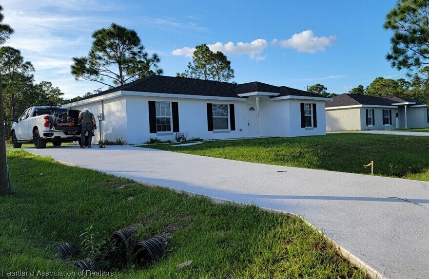 853 Kingfisher Ave NW Photo