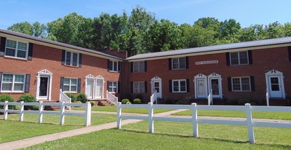 North Point and Hallmark Apartments in Lexington, NC - Building Photo - Building Photo