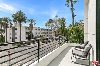 1236 N Spaulding Ave in West Hollywood, CA - Foto de edificio - Building Photo