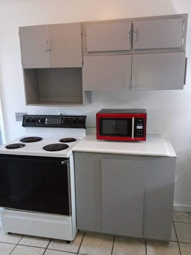 314 Cottrill St in Daytona Beach, FL - Building Photo - Building Photo