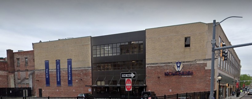 Brown Building Student Living in Waterbury, CT - Foto de edificio