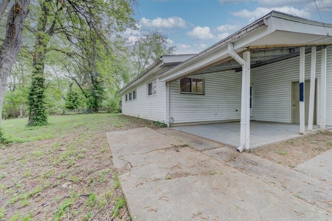 6837 St Olaf Dr in Berkeley, MO - Building Photo - Building Photo