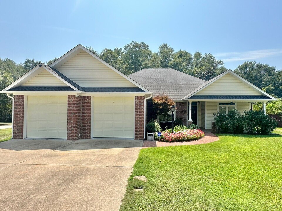 19390 Sandhill Ln in Flint, TX - Building Photo