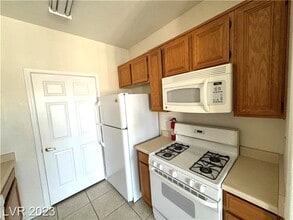 7155 S Durango Dr in Las Vegas, NV - Building Photo - Building Photo