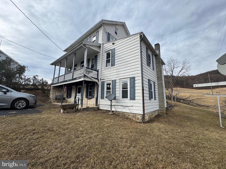 108 Sousley Rd in Lenhartsville, PA - Building Photo