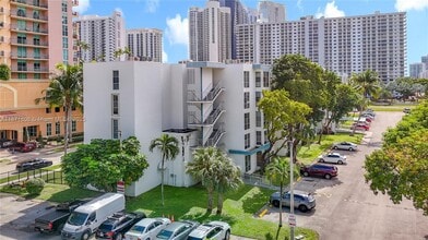 17560 Atlantic Blvd in Sunny Isles Beach, FL - Building Photo - Building Photo