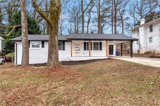 property at 3852 Pin Oak Cir