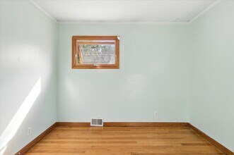 18 Maplewood Dr in South Burlington, VT - Foto de edificio - Building Photo