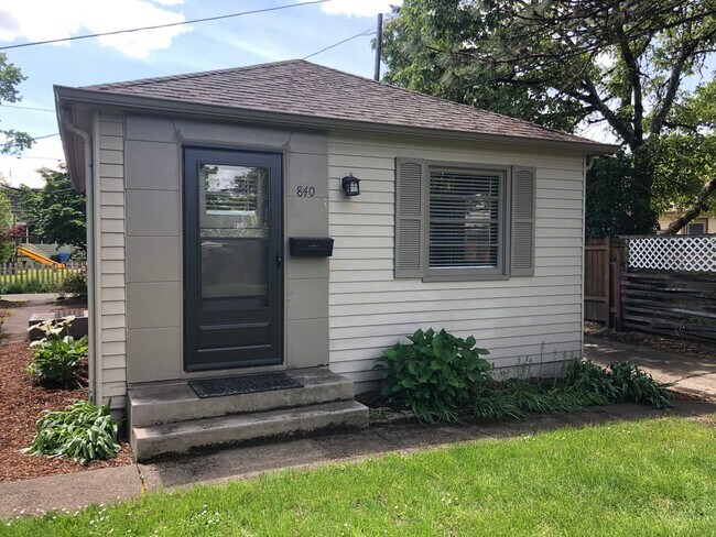 840 E St NE in Salem, OR - Building Photo - Building Photo