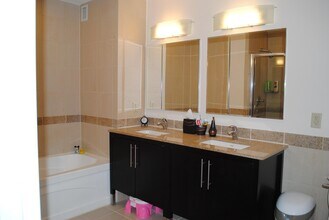 20 Newport Pkwy in Jersey City, NJ - Building Photo - Building Photo