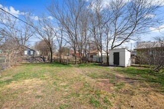 918 W 3rd St in Taylor, TX - Building Photo - Building Photo