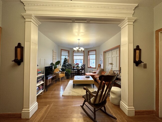 25 Gibbs St, Unit 1 in Brookline, MA - Building Photo - Building Photo