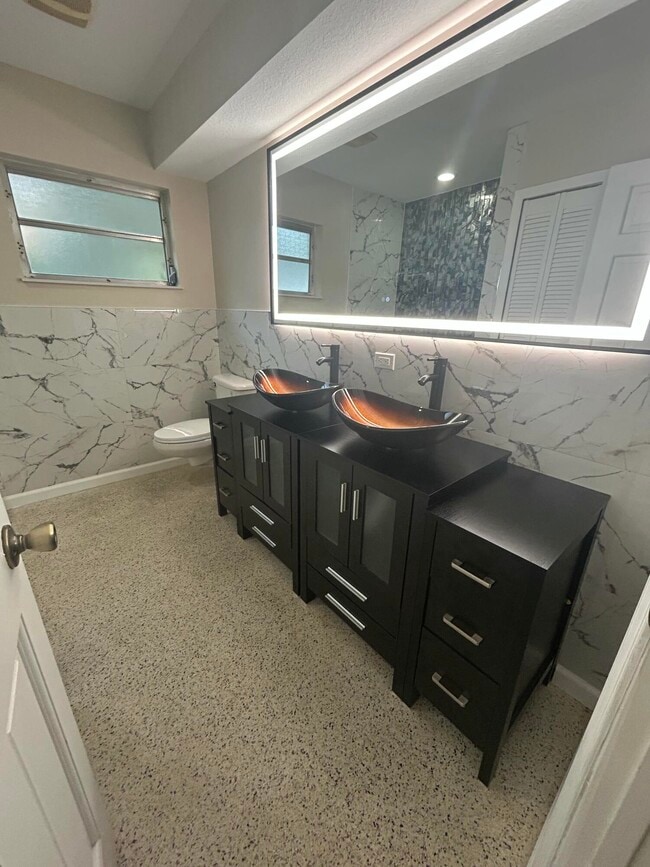 4464 NE Skyline Dr in Jensen Beach, FL - Building Photo - Building Photo