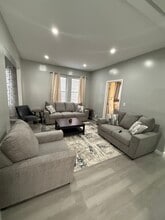 72 Seymour Ave, Unit Floor 1 in Newark, NJ - Foto de edificio - Building Photo
