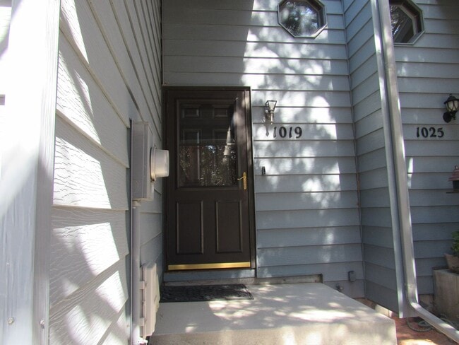 1019 Surrey Ct in Casper, WY - Foto de edificio - Building Photo