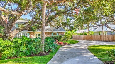 4 Via Lucindia Dr S in Stuart, FL - Building Photo - Building Photo