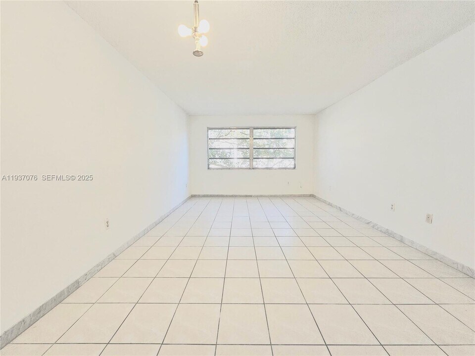 1225 NE 124th St in North Miami, FL - Building Photo