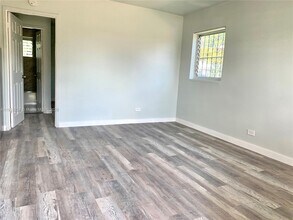 2901 NW 18th St in Fort Lauderdale, FL - Foto de edificio - Building Photo