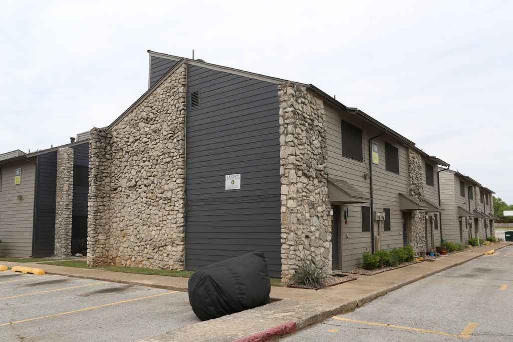 Landry Apartments in Norman, OK