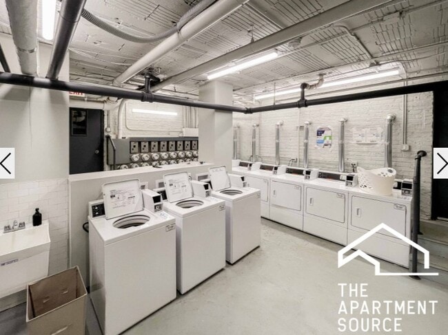 516 W Cornelia Ave, Unit 1 in Chicago, IL - Foto de edificio - Building Photo