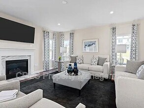 1018 Lacebark Dr in Ridgeville, SC - Building Photo - Building Photo