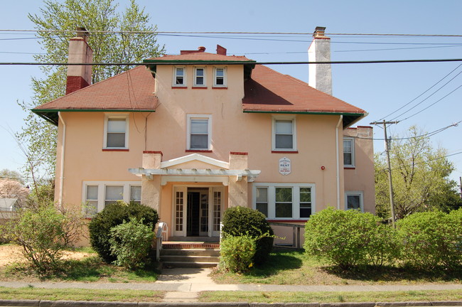 2 E Thompson Ave in Gloucester City, NJ - Foto de edificio - Building Photo