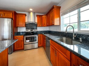 2240 Metcalf St in Honolulu, HI - Building Photo - Building Photo