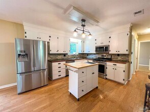 2115 Summit Blvd in Pensacola, FL - Building Photo - Building Photo