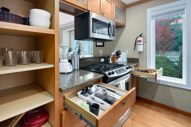 2717 E Yesler Wy in Seattle, WA - Building Photo - Building Photo