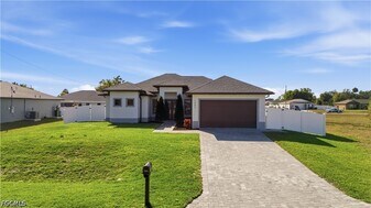 1442 NE 33rd Ln in Cape Coral, FL - Building Photo
